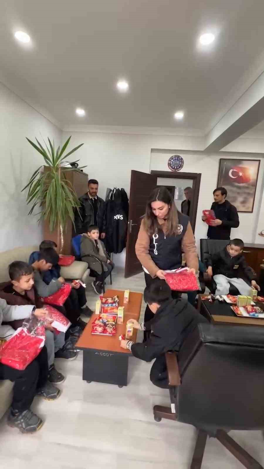 Bursa’da polisten çocuklara yönelik sosyal farkındalık etkinliği
