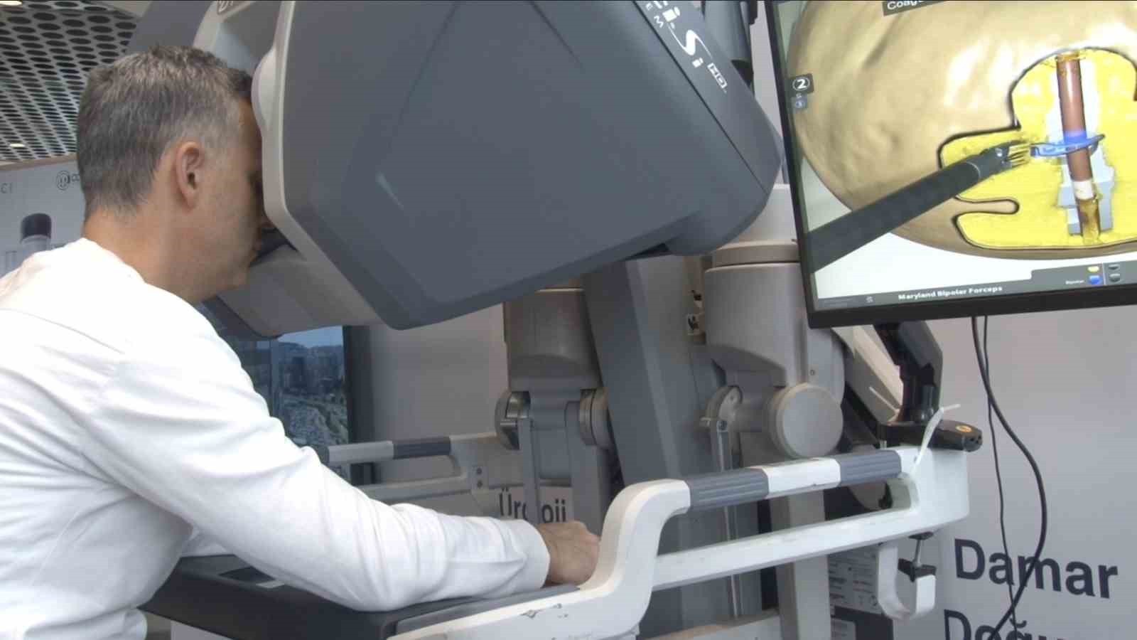 Bursa’da robotik ameliyat uygulamaları başladı
Bursa’da robotik ameliyat uygulamaları başladı