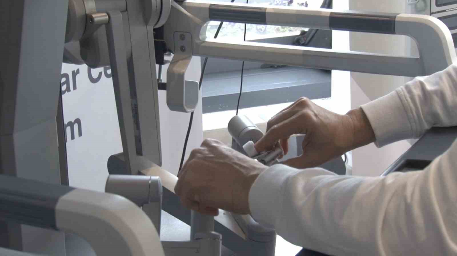 Bursa’da robotik ameliyat uygulamaları başladı
Bursa’da robotik ameliyat uygulamaları başladı