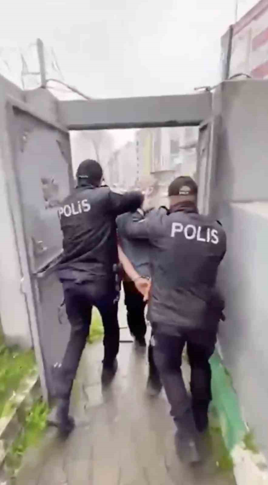 Bursa’da ruhsatsız silah ve mühimmat operasyonu
