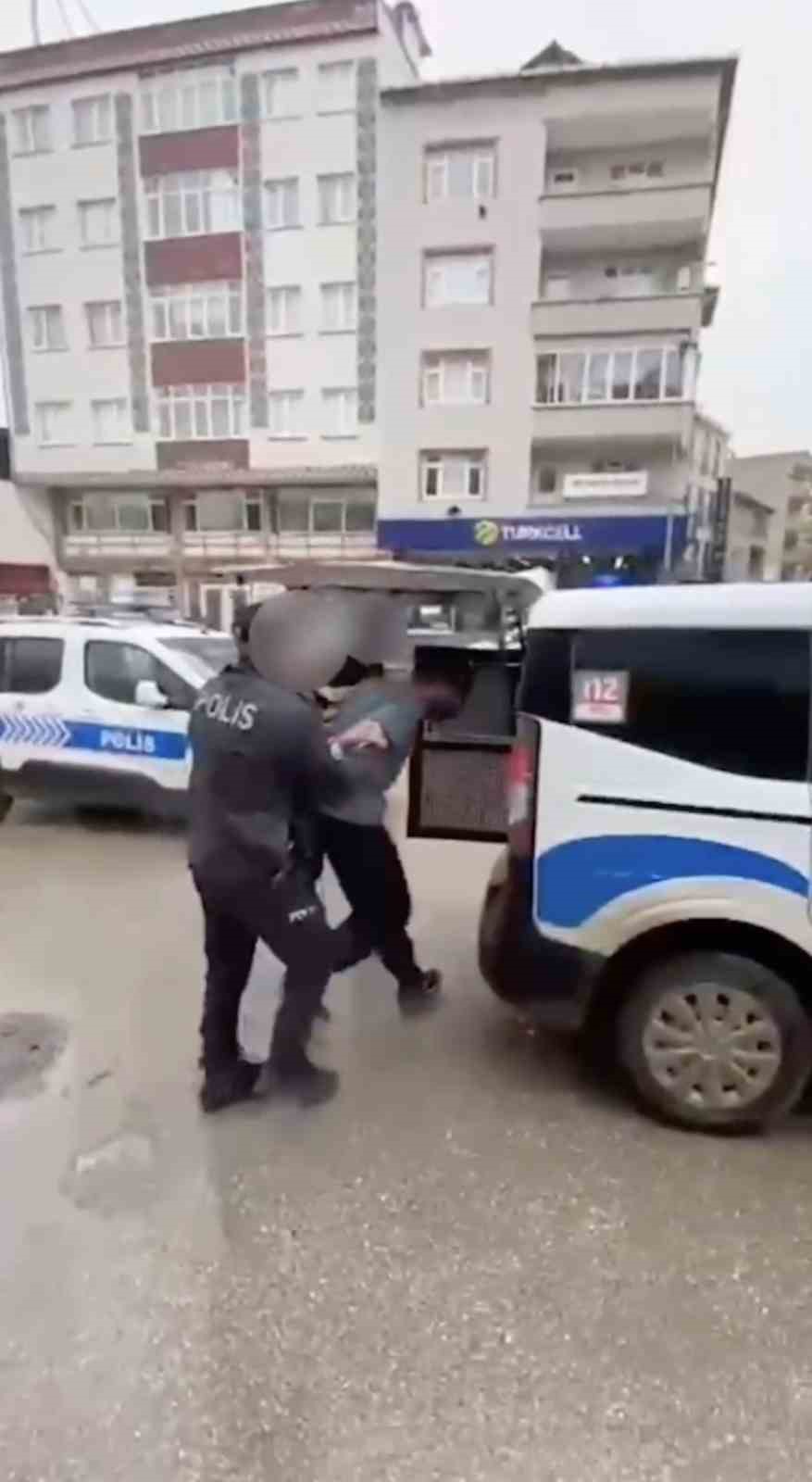 Bursa’da ruhsatsız silah ve mühimmat operasyonu
