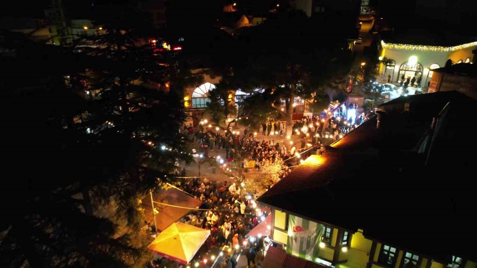 Bursa’da sahur kuyruğu kilometreyi aştı Tahanlı pide ve simit için izdiham
