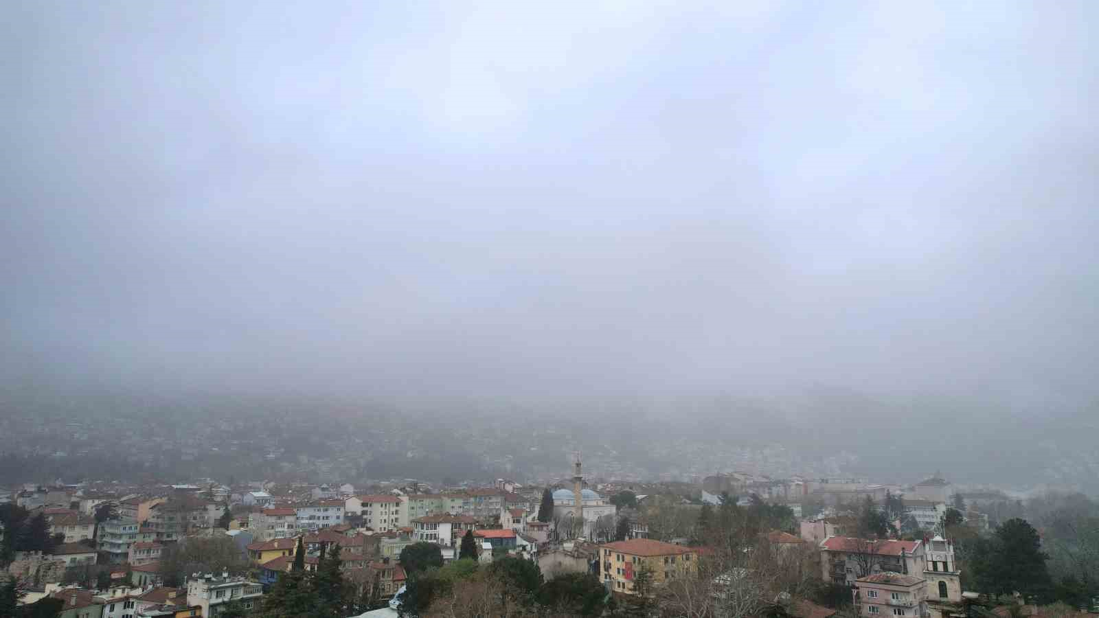Bursa’da şehrin üzerine sis çöktü
