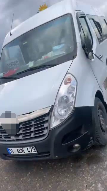 Bursa’da servis minibüsünden inen sürücüye araç çarptı
