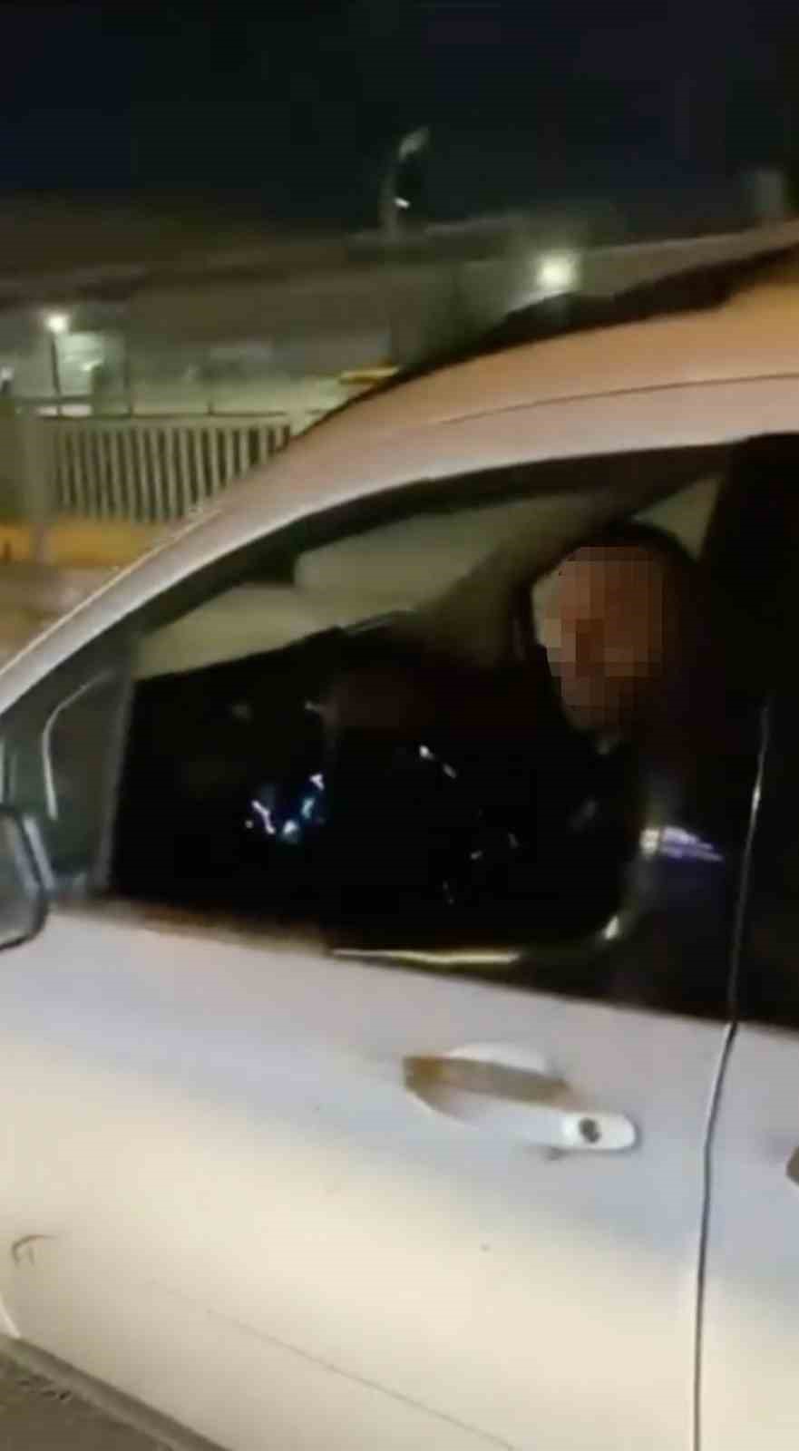 Bursa’da servis minibüsüne çarpan kamyoneti 3 kilometre sonra durdurabildi
