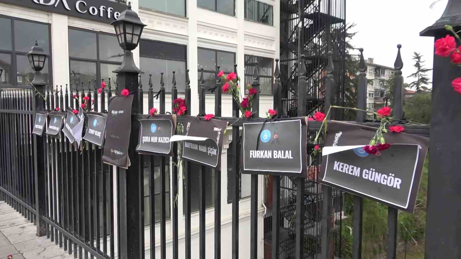 Bursa’da Setbaşı Köprüsü karanfillerle donatıldı
