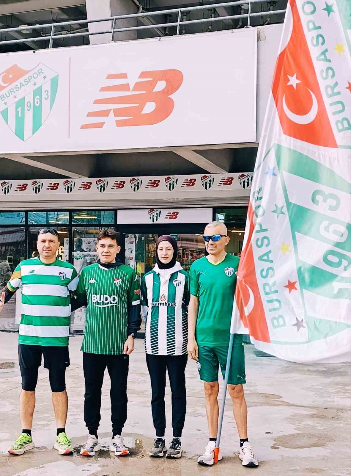 Bursa’da Sevgililer Günü’nde şampiyonluk sloganıyla koşu düzenlendi
