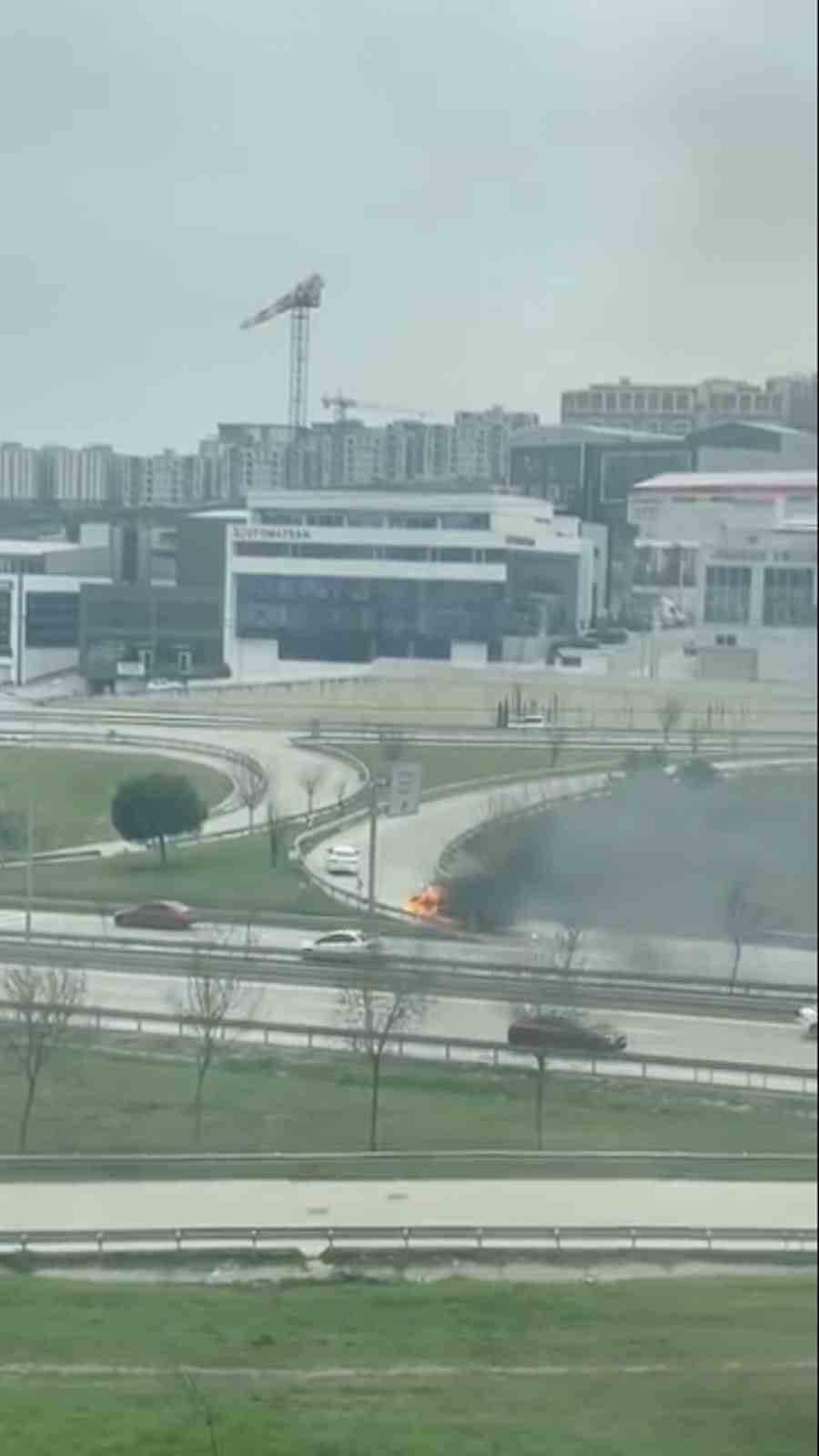 Bursa’da seyir halindeki kamyonet alev alev yandı
