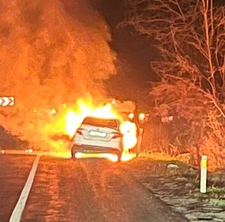 Bursa’da seyir halindeki otomobil alev alev yandı
