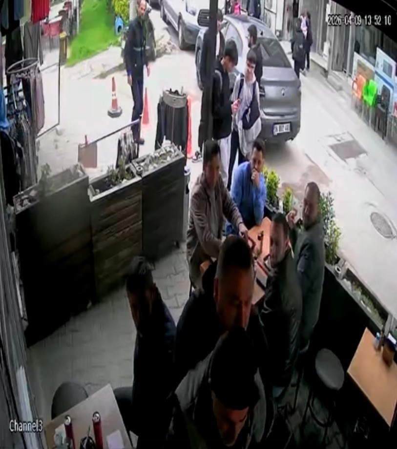 Bursa’da soluk borusuna yemek kaçan vatandaş Heimlich manevrasıyla kurtarıldı
