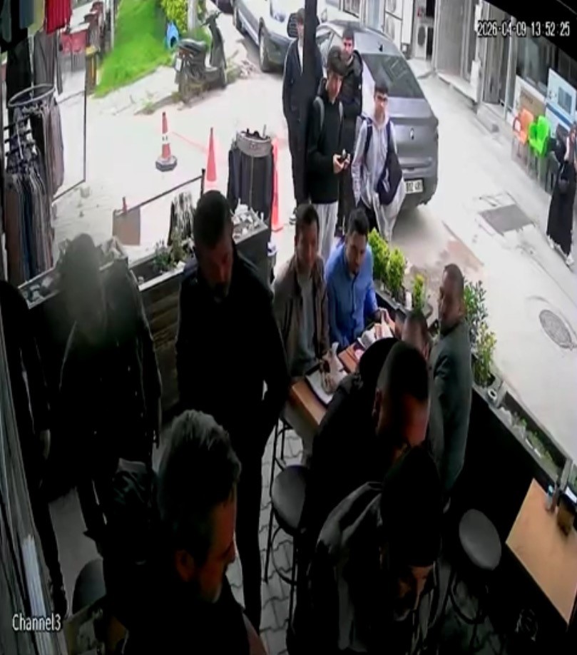 Bursa’da soluk borusuna yemek kaçan vatandaş Heimlich manevrasıyla kurtarıldı
