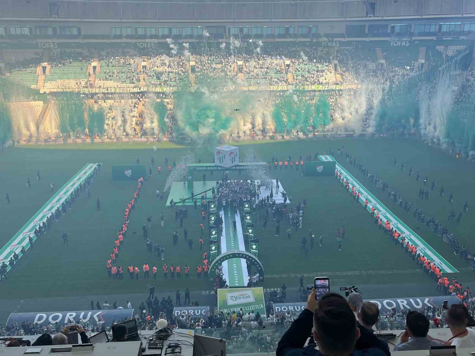 Bursa’da tarihi akşam, timsah geri döndü
