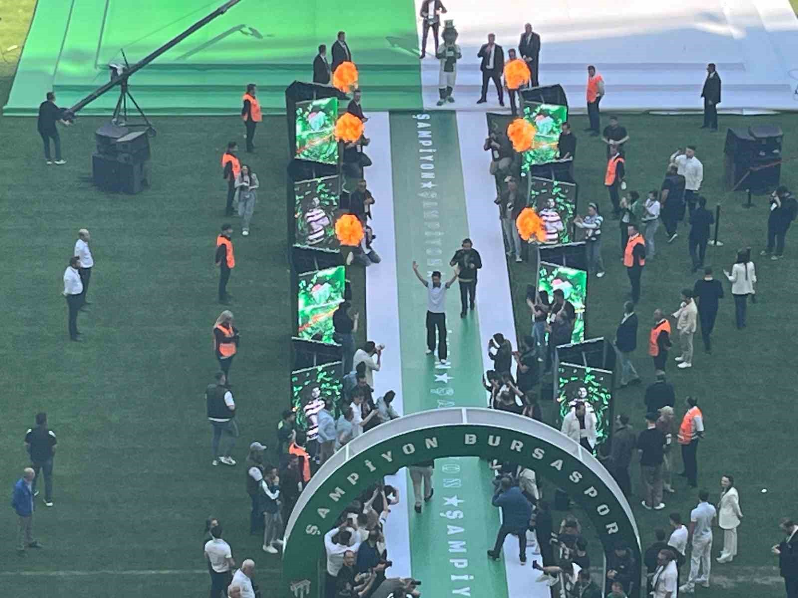 Bursa’da tarihi akşam, timsah geri döndü
