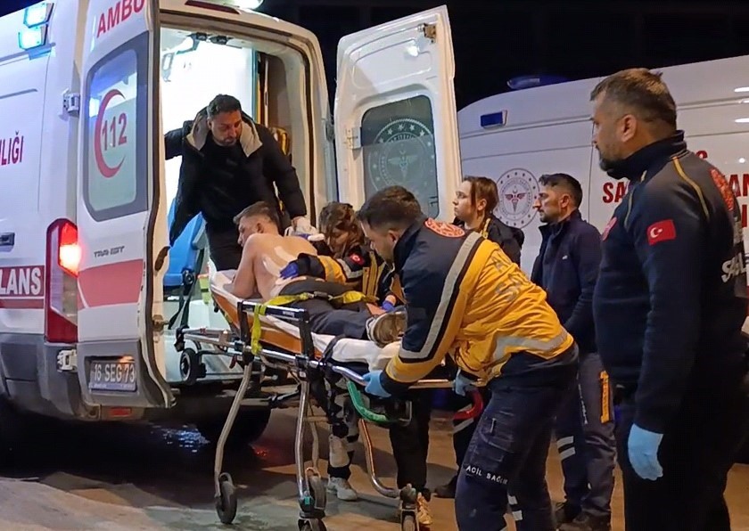 Bursa’da tartışma bir anda kavgaya dönüştü: 2 yaralı
