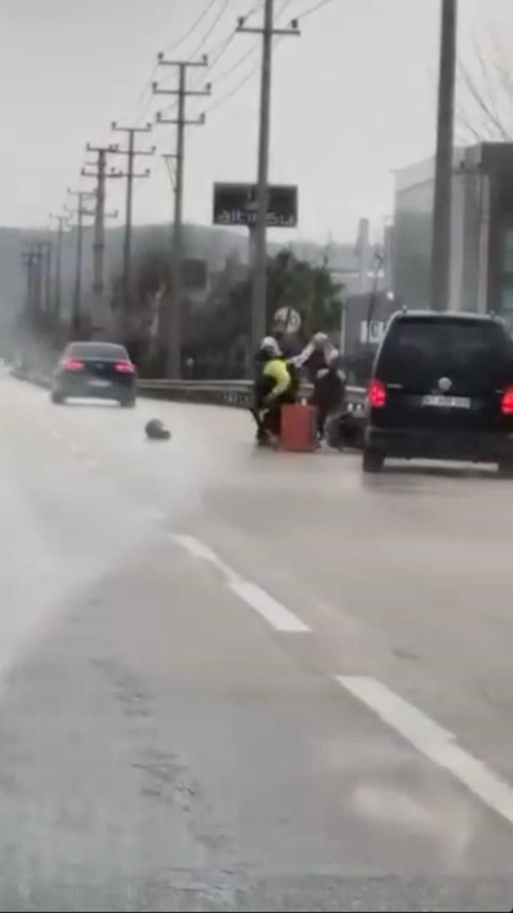 Bursa’da tartıştığı kuryeyi dövdü: O anlar kameraya yansıdı
