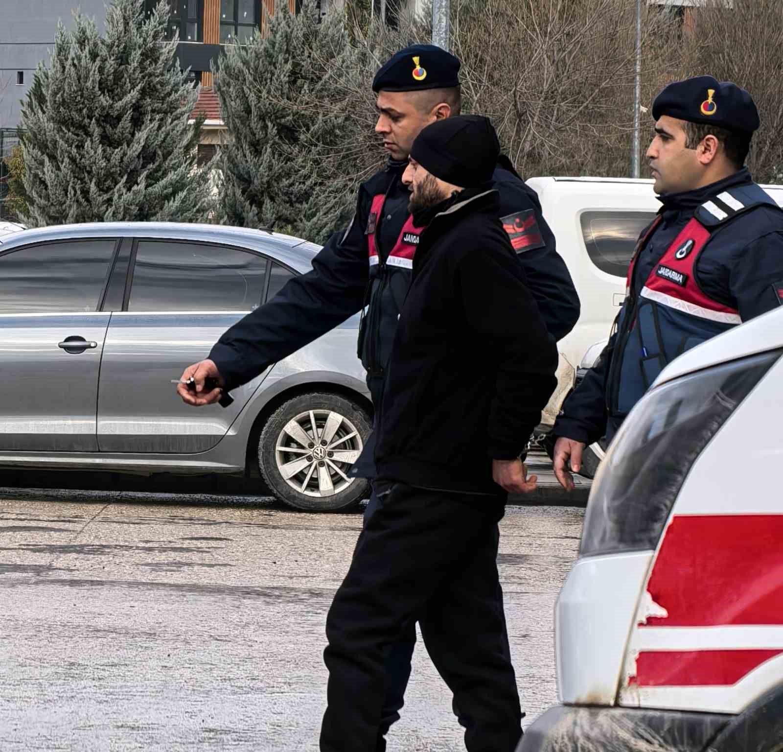 Bursa’da tekel bayine tüfekli saldırı: cezaevi firarisi 19 gün sonra tutuklandı
