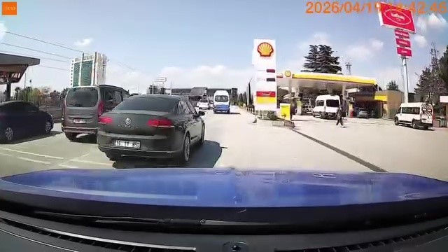 Bursa’da trafikte tehlikeli anlar: Makas atan sürücü kazaya davetiye çıkardı
