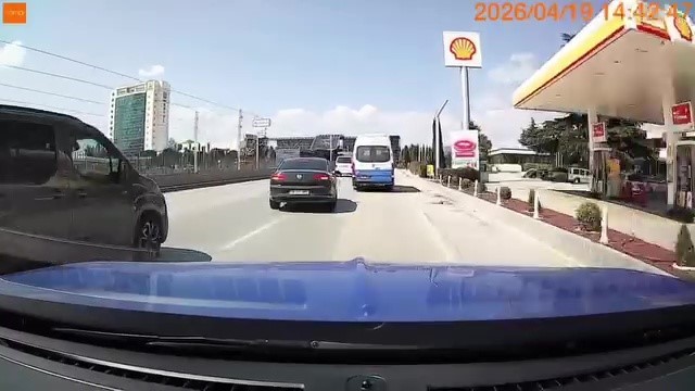 Bursa’da trafikte tehlikeli anlar: Makas atan sürücü kazaya davetiye çıkardı
