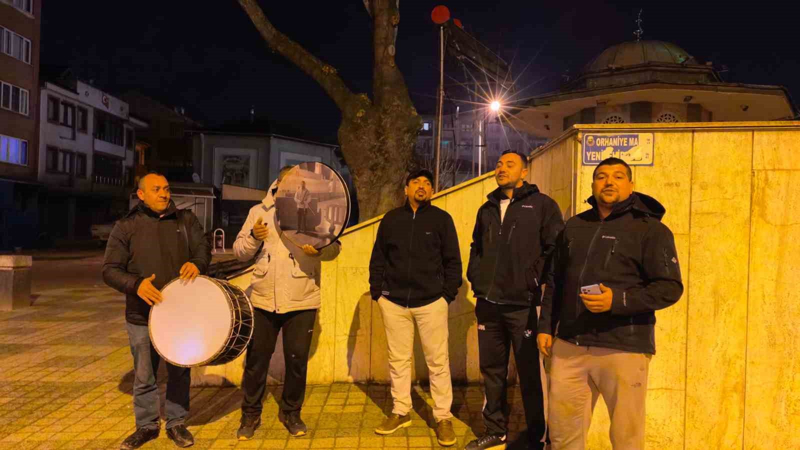 Bursa’da vatandaşlar ilahiler ve beyitlerle sahura kalktı
