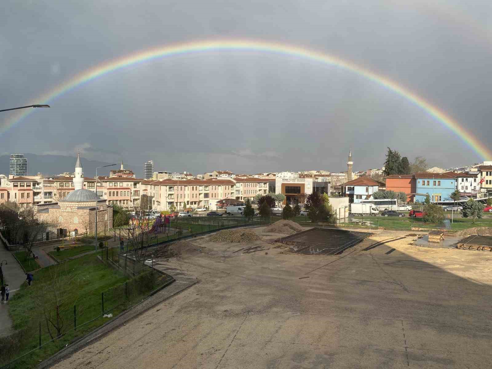 Bursa’da yağmur sonrası gökkuşağı şöleni
