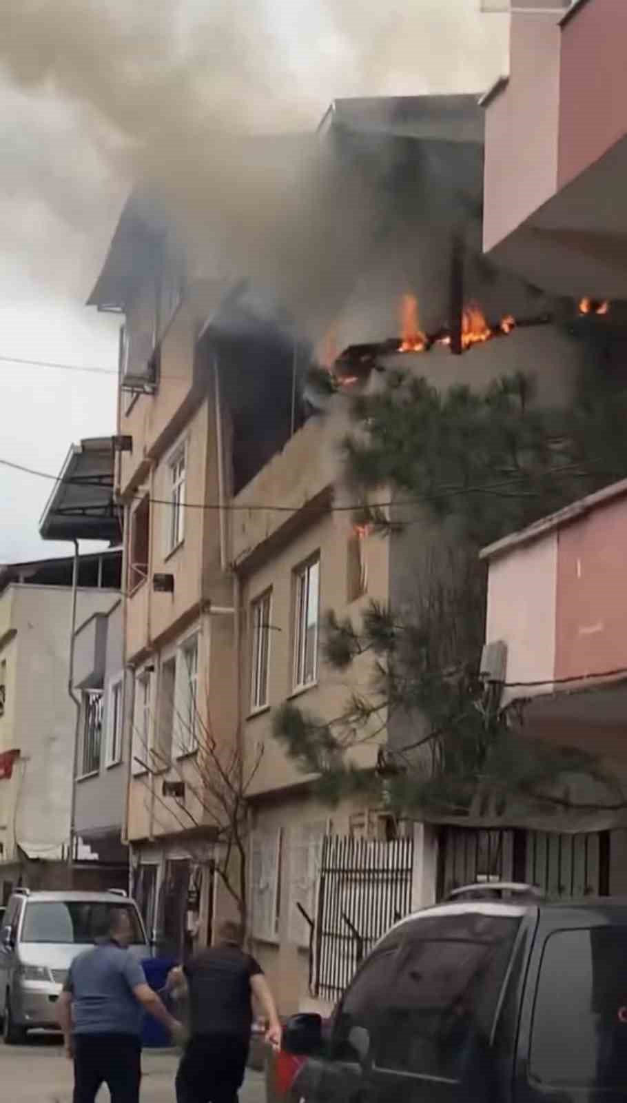 Bursa’da yangında daire alev topuna döndü
