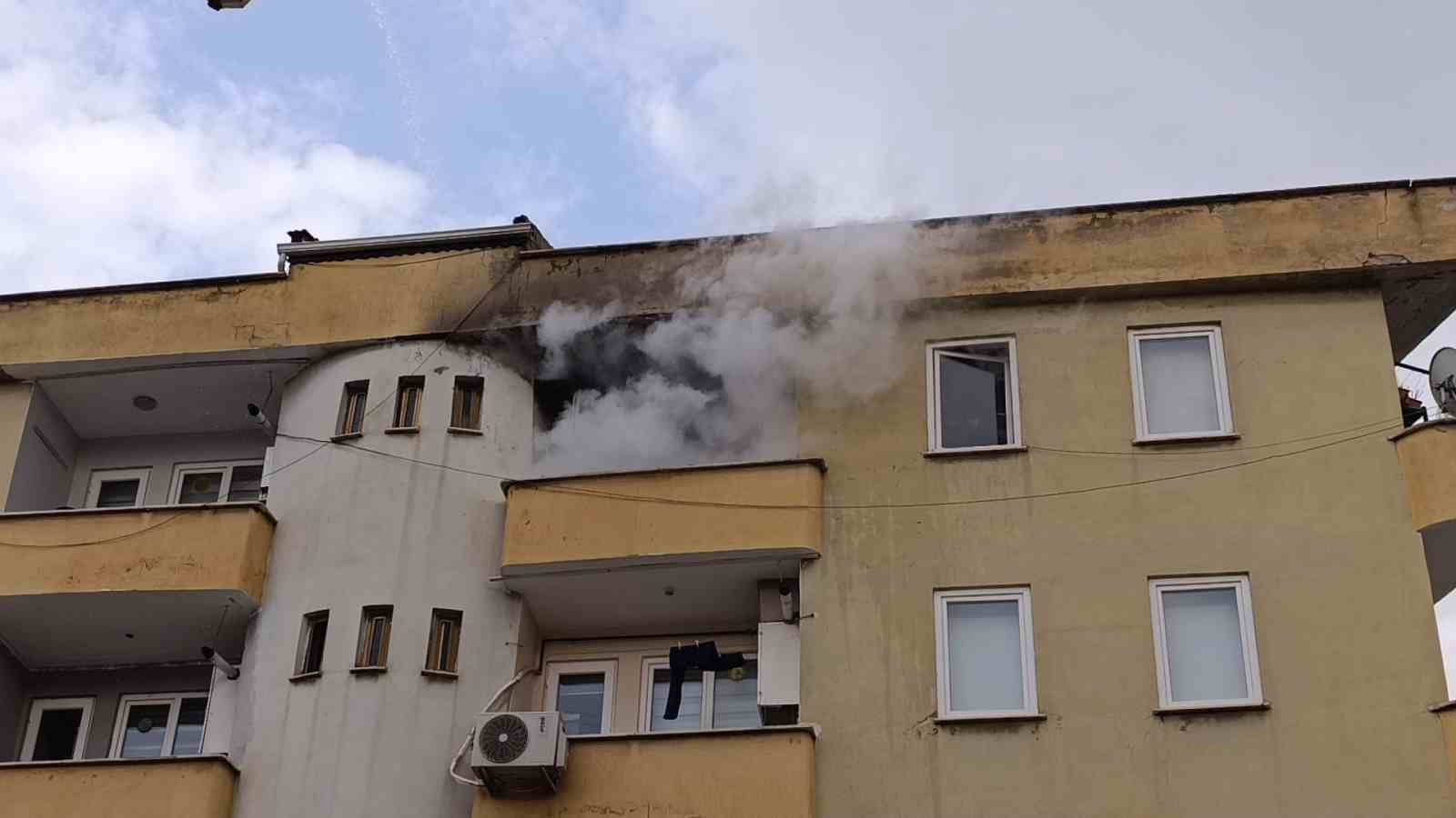 Bursa’da yemek yapılırken çıkan yangın paniğe neden oldu
