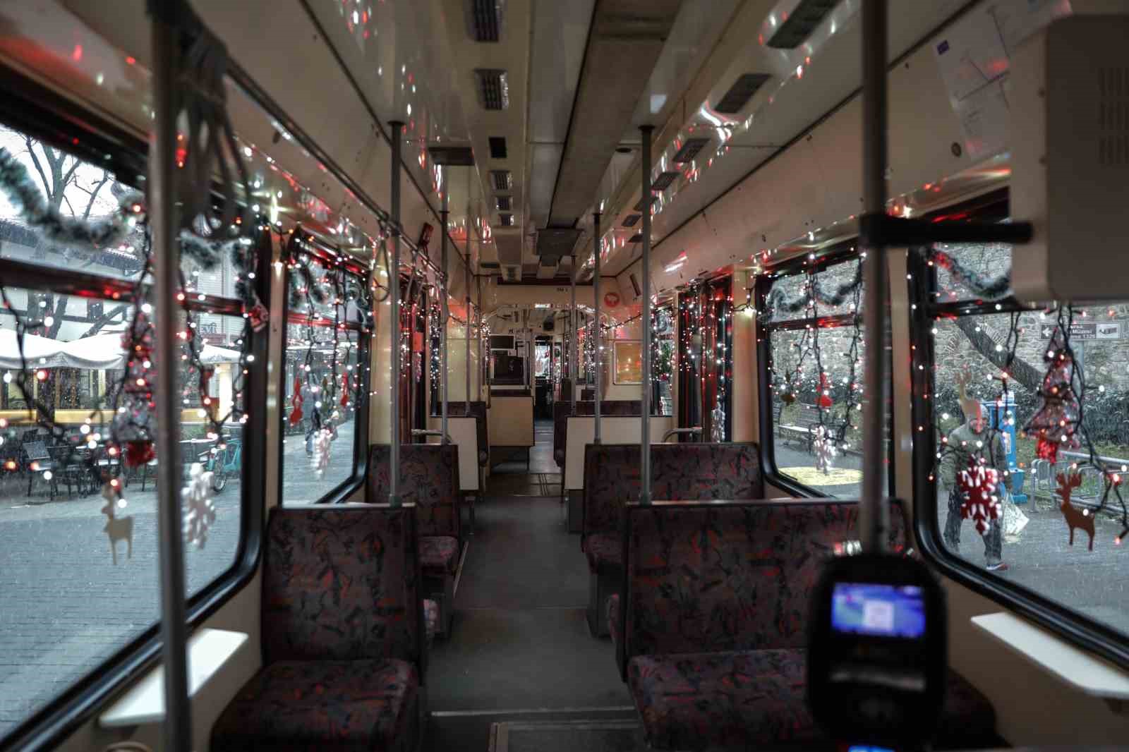 Bursa’da yeni yıl coşkusu nostaljik tramvayla yaşanıyor

