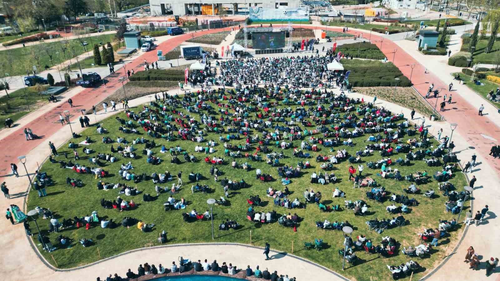 Bursa’da yeşil-beyaz coşku dev ekrana taşındı
