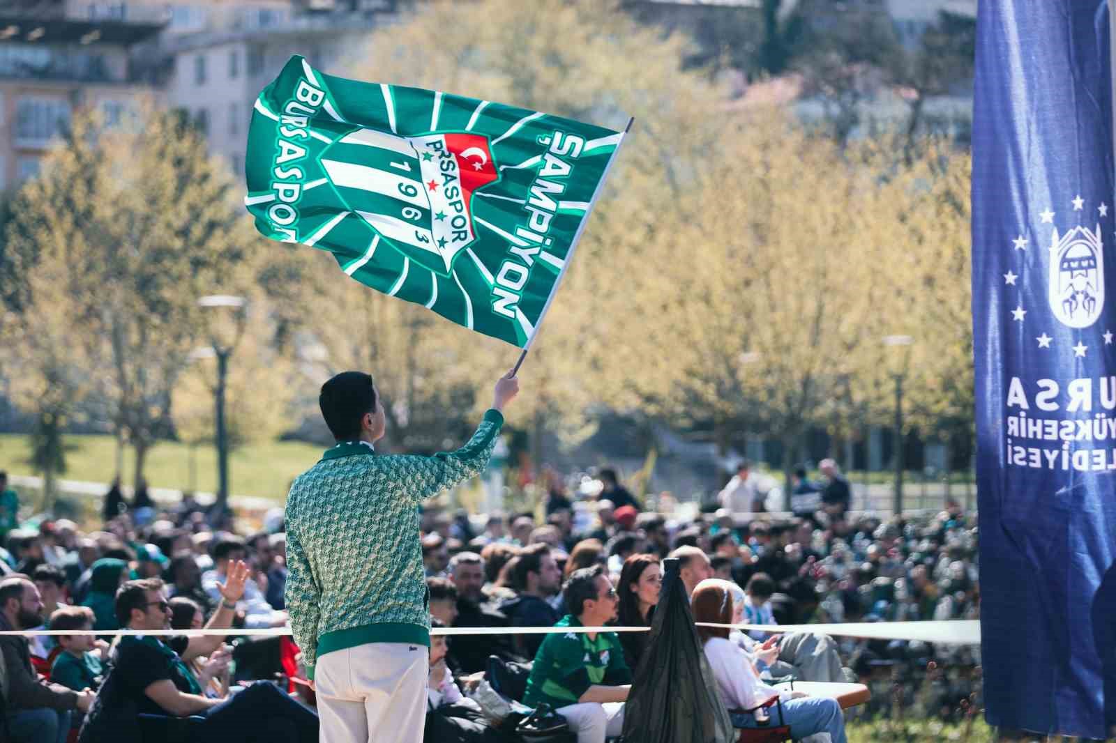 Bursa’da yeşil-beyaz coşku dev ekrana taşındı
