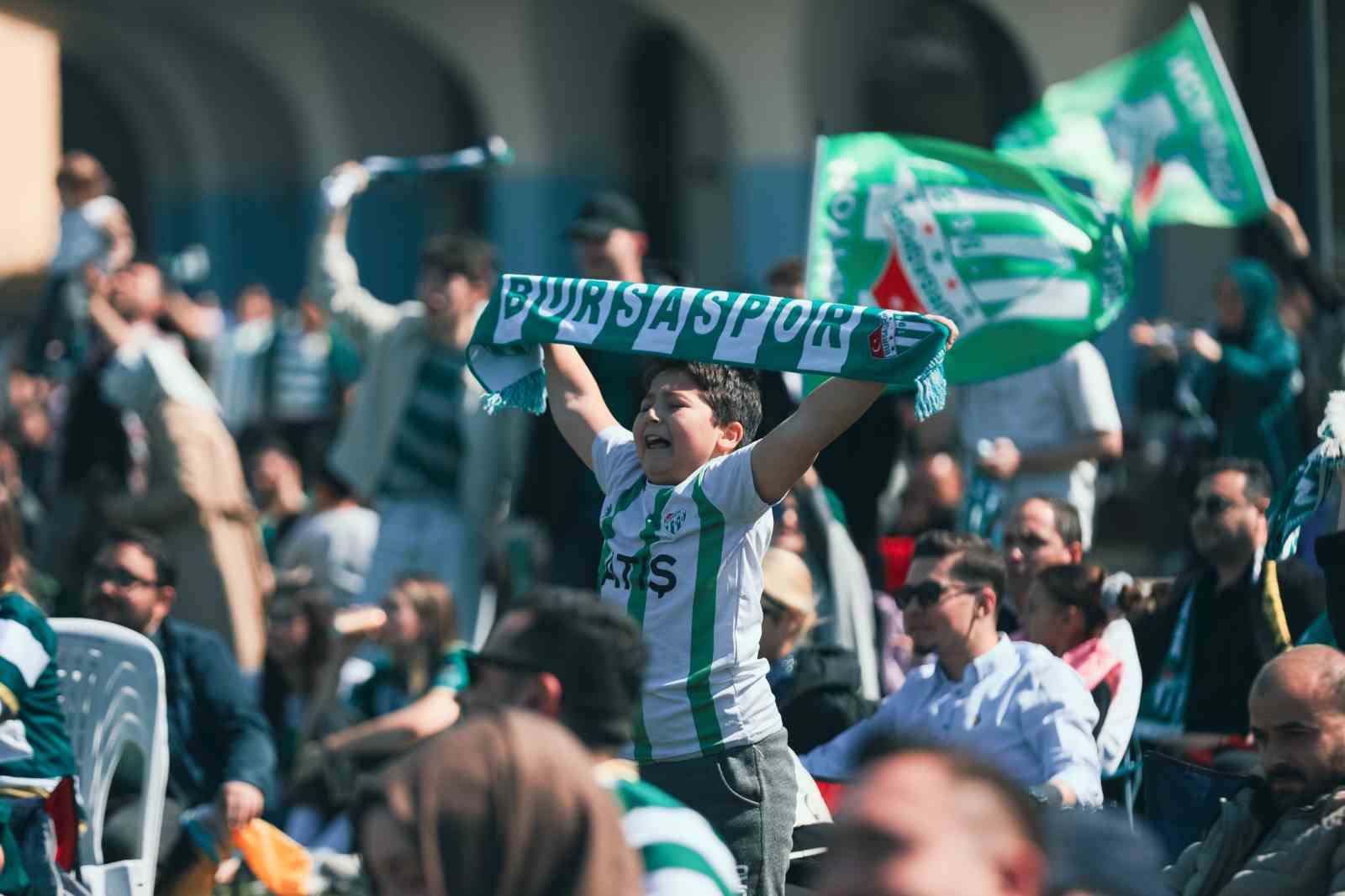 Bursa’da yeşil-beyaz coşku dev ekrana taşındı
