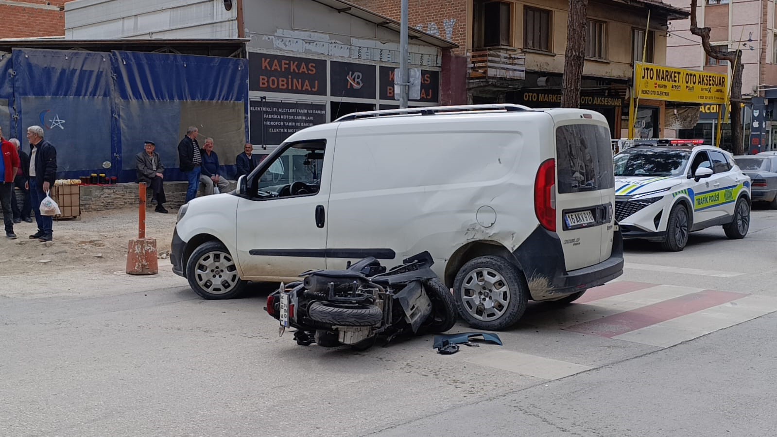 Bursa’da yola aniden çıkan araç kazaya yol açtı: 1 yaralı
