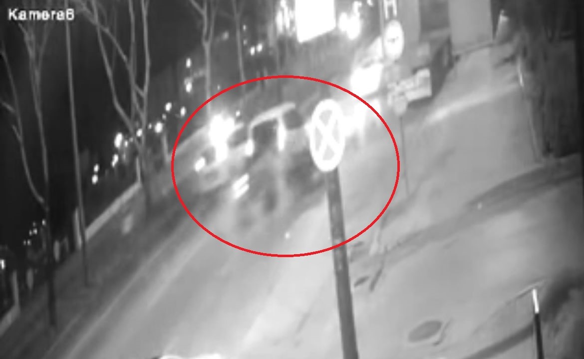 Bursa’daki feci kaza kameraya yansıdı... İkiye bölünen araçtan kurtuldu
