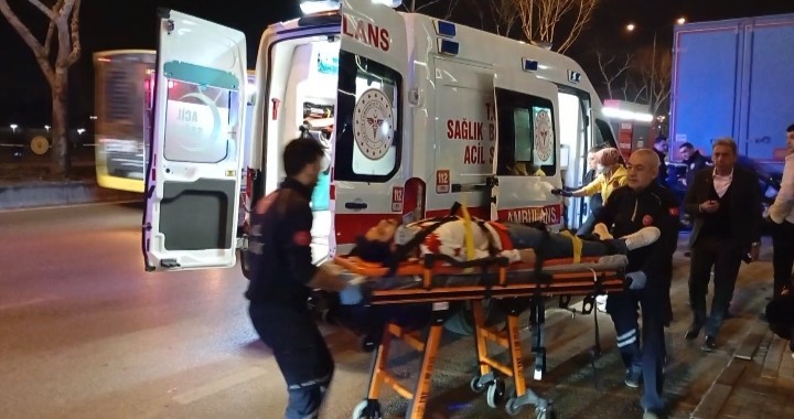 Bursa’daki feci kaza kameraya yansıdı... İkiye bölünen araçtan kurtuldu
