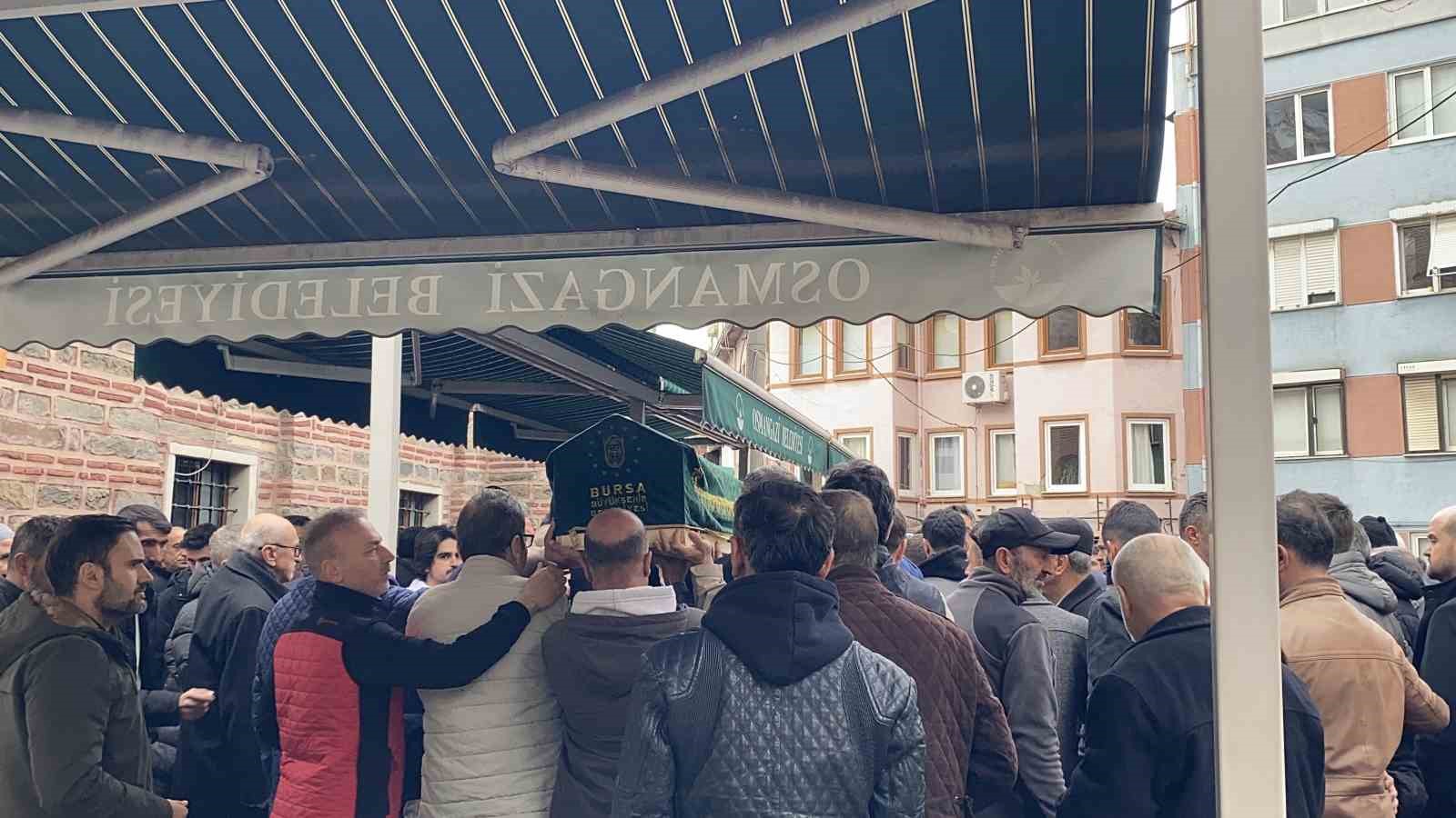 Bursa’daki feci kazada hayatını kaybeden genç adam gözyaşlarıyla uğurlandı
