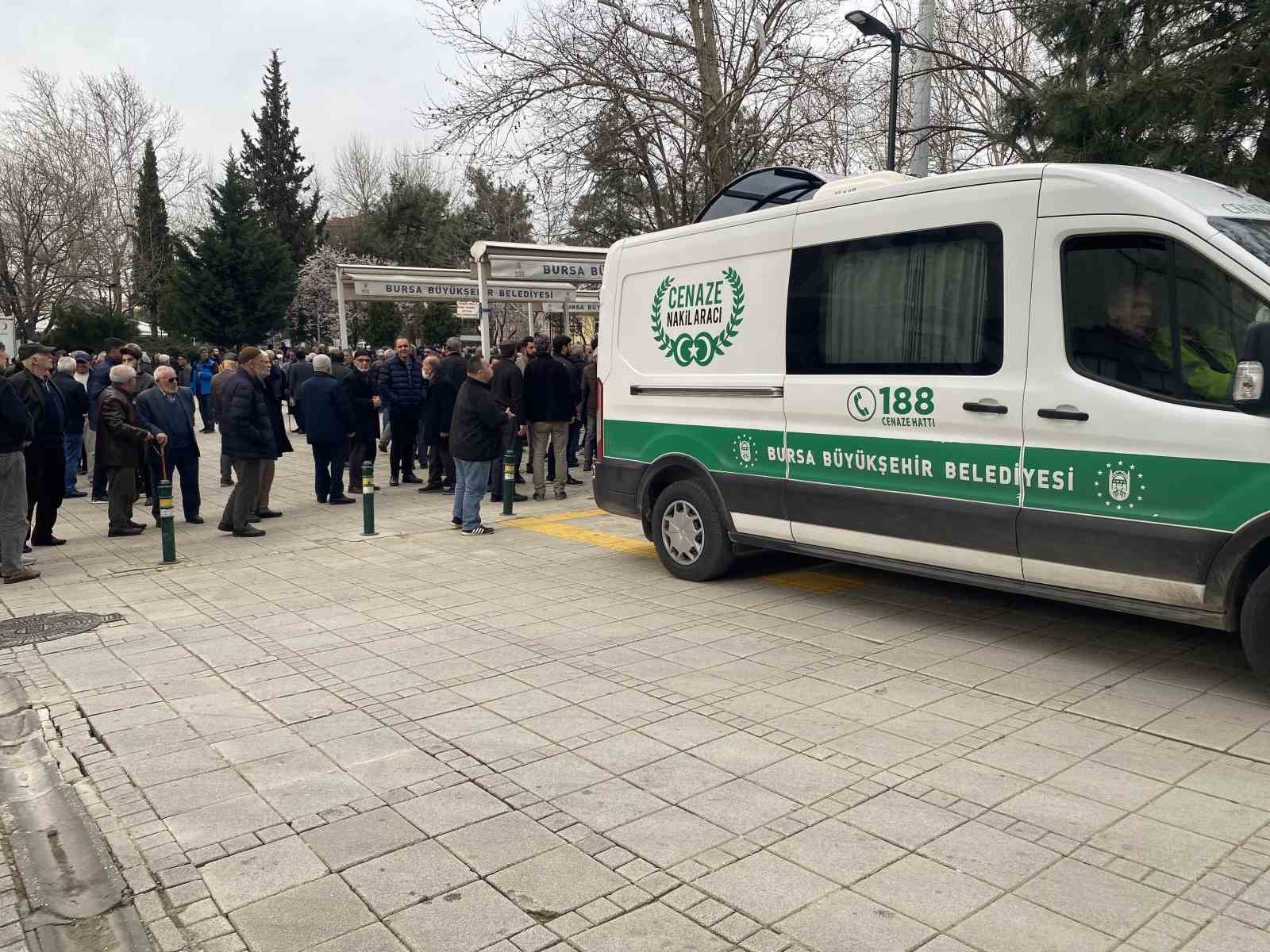 Bursa’daki silahlı saldırıda ölen güzellik uzmanı kadın toprağa verildi
