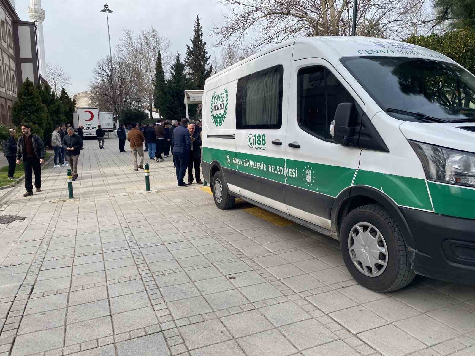 Bursa’daki silahlı saldırıda ölen güzellik uzmanı kadın toprağa verildi
