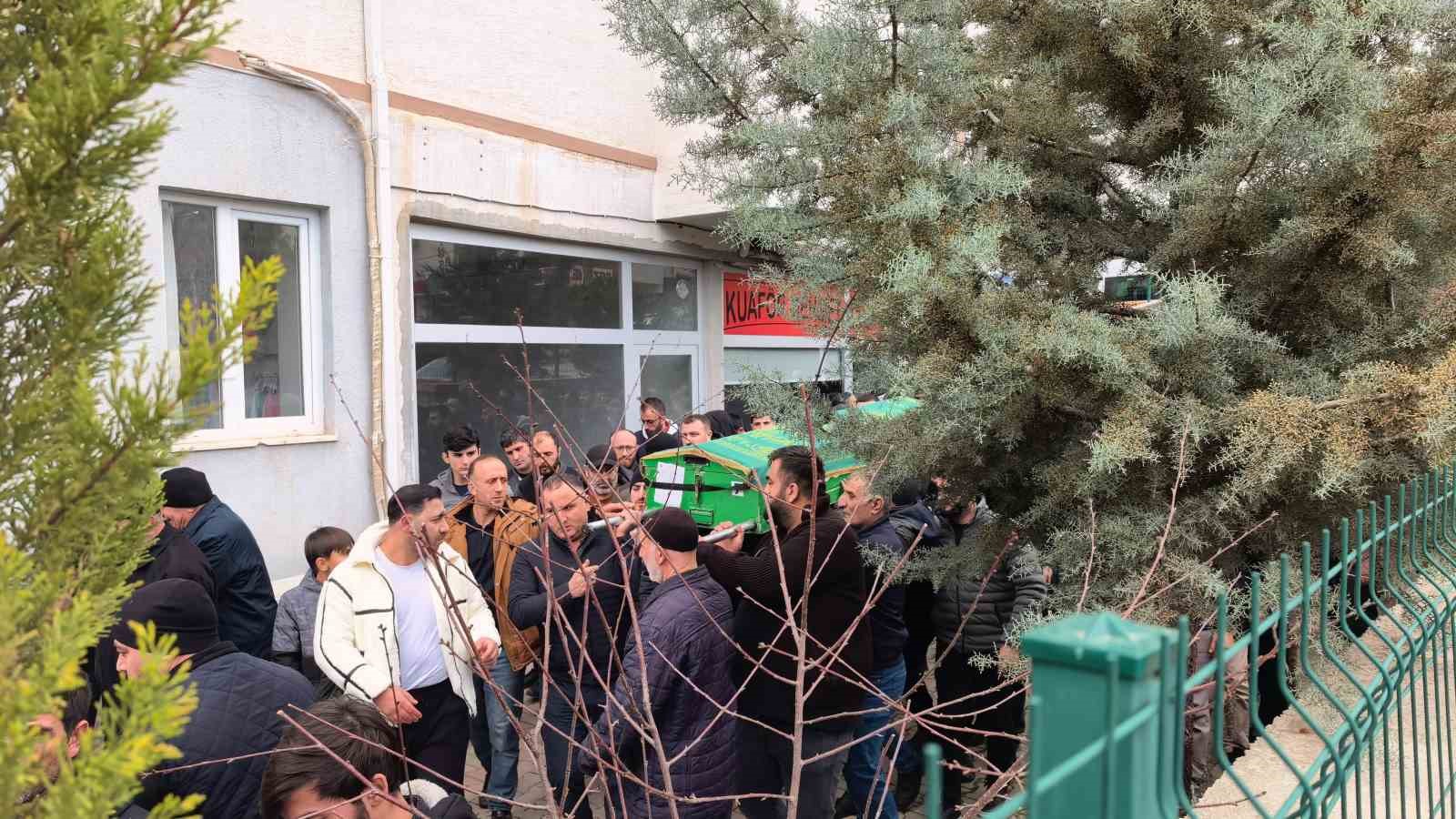 Bursa’daki tır kazasında hayatını kaybeden sürücü toprağa verildi
Bursa’daki tır kazasında hayatını kaybeden sürücü toprağa verildi