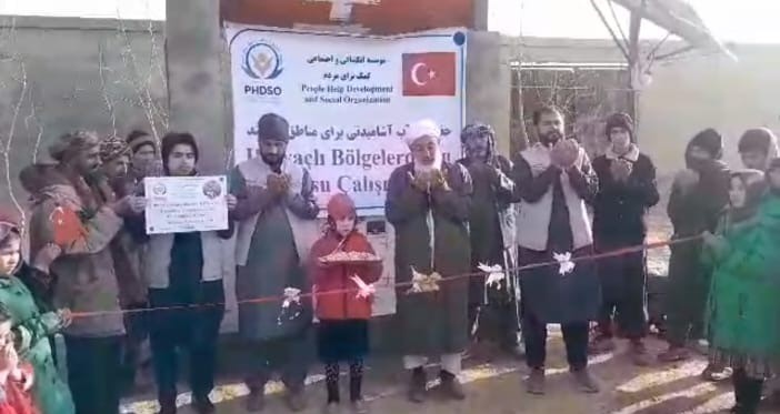 Bursalı hayırsever hanımlar Afganistan’da su kuyusu açtı
