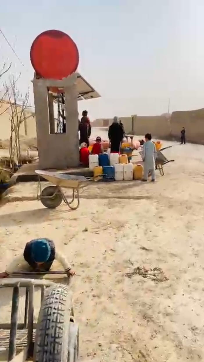 Bursalı hayırsever hanımlar Afganistan’da su kuyusu açtı
