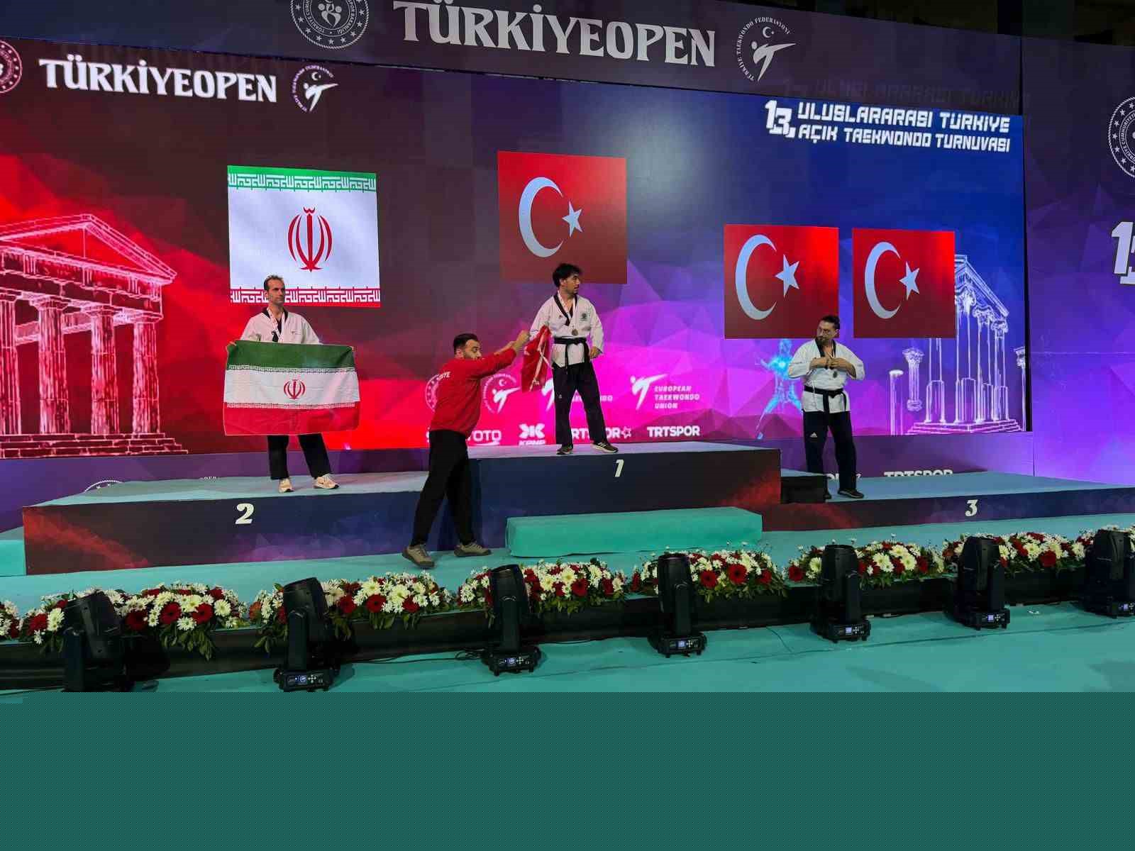 Bursalı sporcu Uğur Tuzlu, Turkish Open Taekwondo Turnuvası’nda şampiyon oldu
