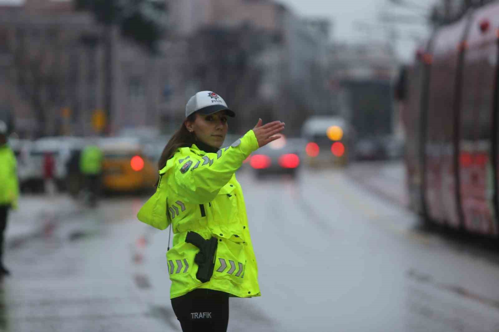 Bursalılar bayram namazında Ulu Cami’ye akın etti
