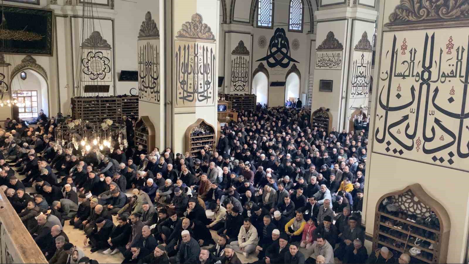 Bursalılar bayram namazında Ulu Cami’ye akın etti
