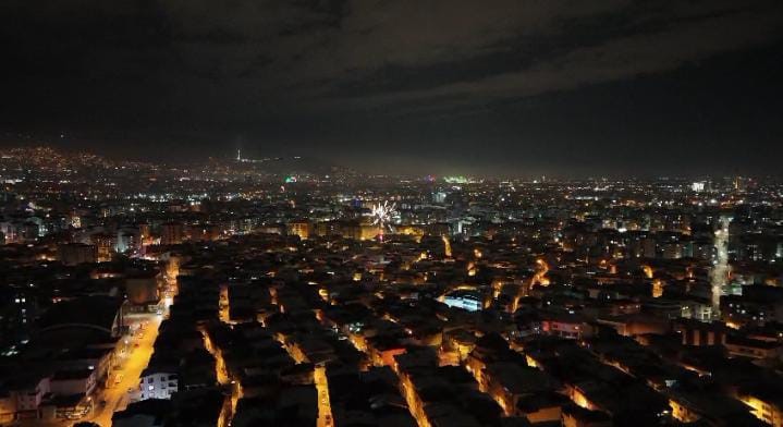 Bursalılar yeni yıla havai fişeklerle girdi
