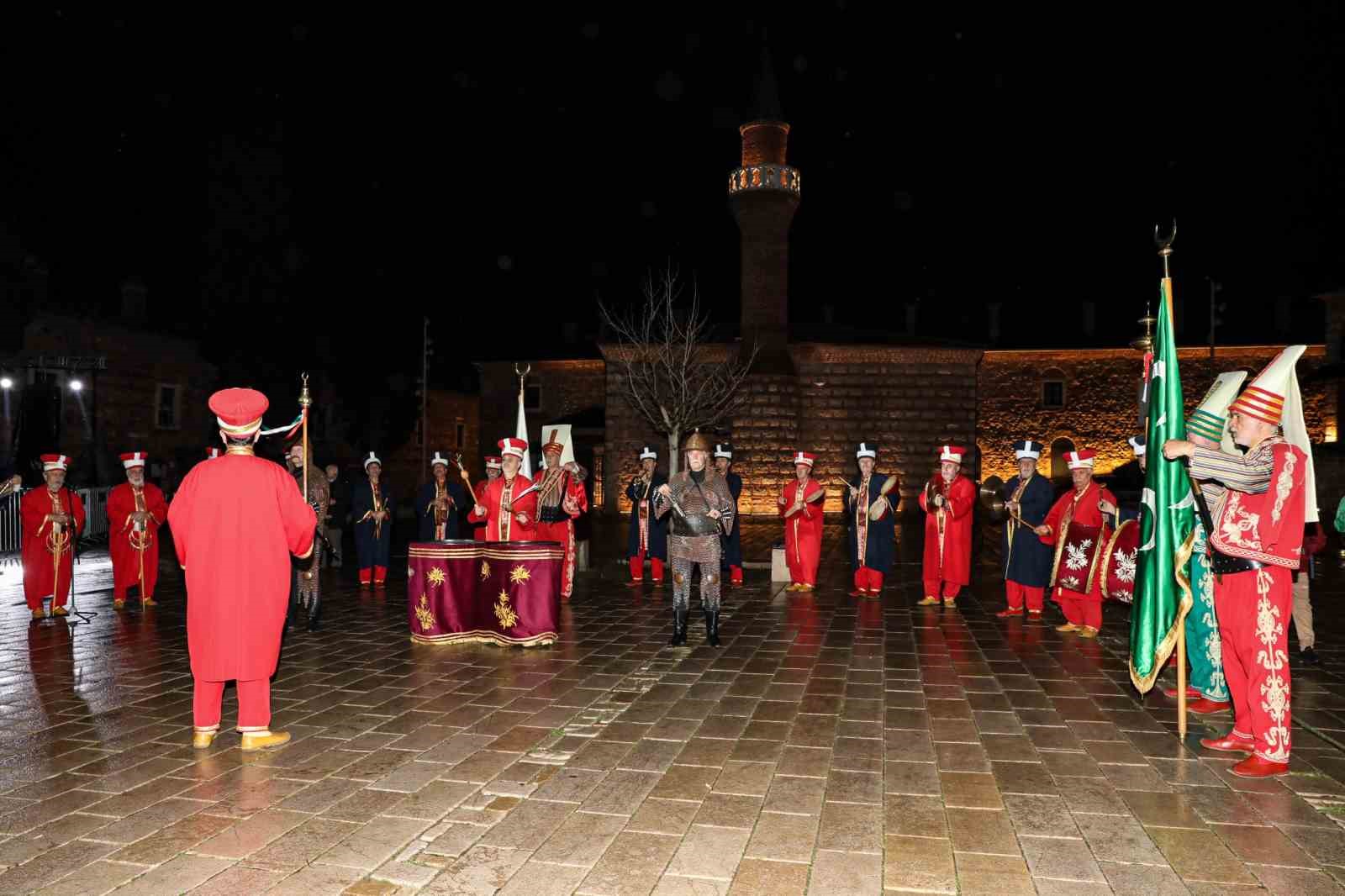 Bursa’nın 700 yıllık destanı ışık gösterisiyle anlatıldı
