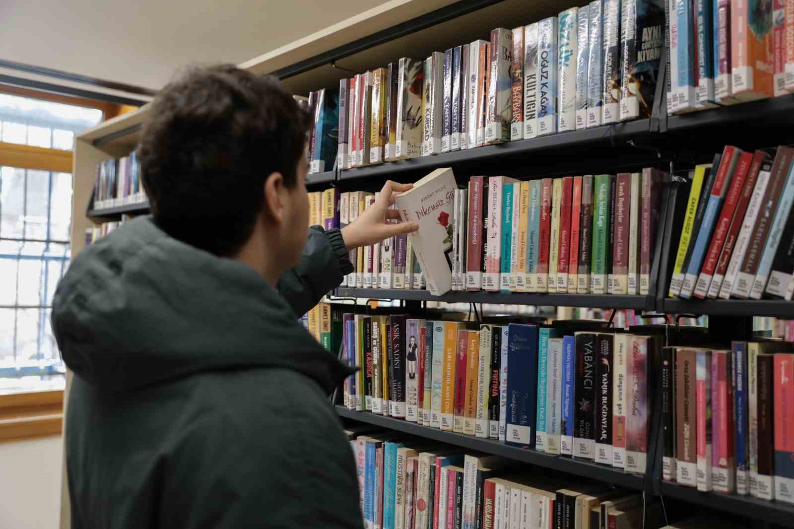 Bursa’nın bilgiye açılan kapılarına yoğun ilgi
Bursa’nın bilgiye açılan kapılarına yoğun ilgi