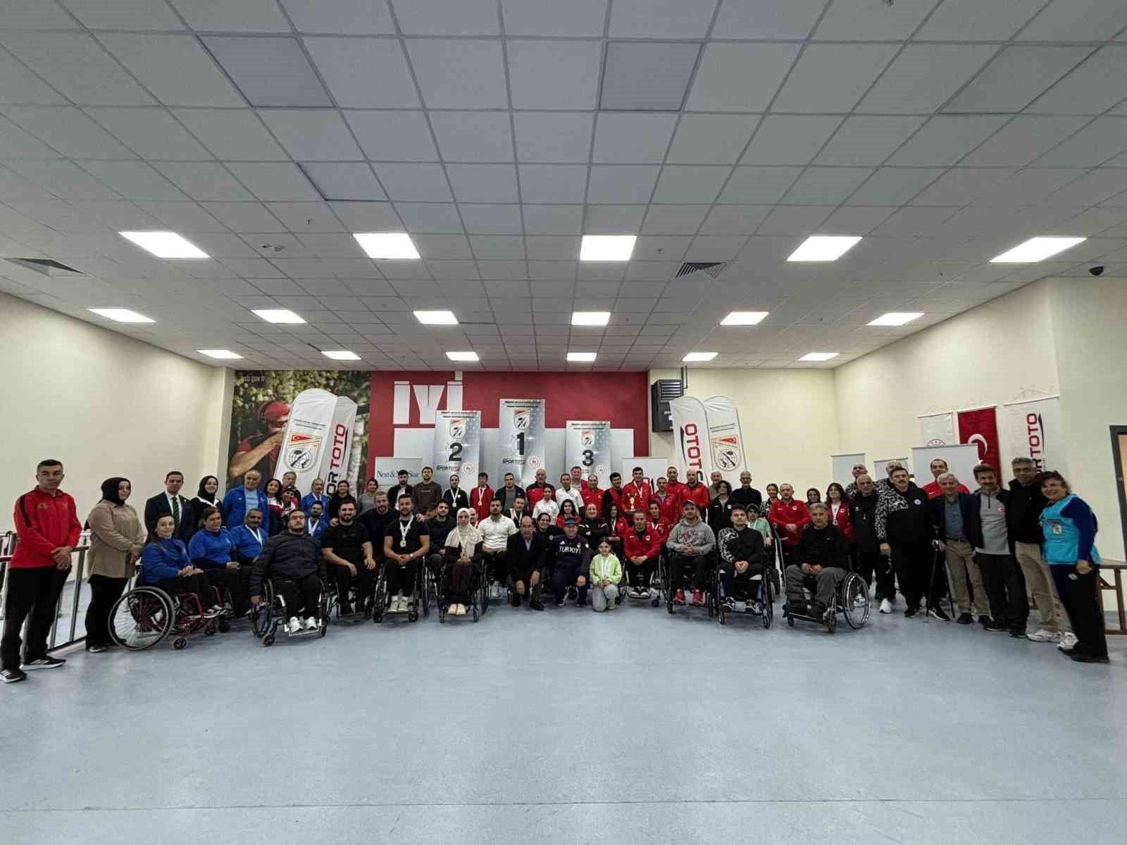 Bursa’nın gururu Aysel Özgan’dan altın madalya
