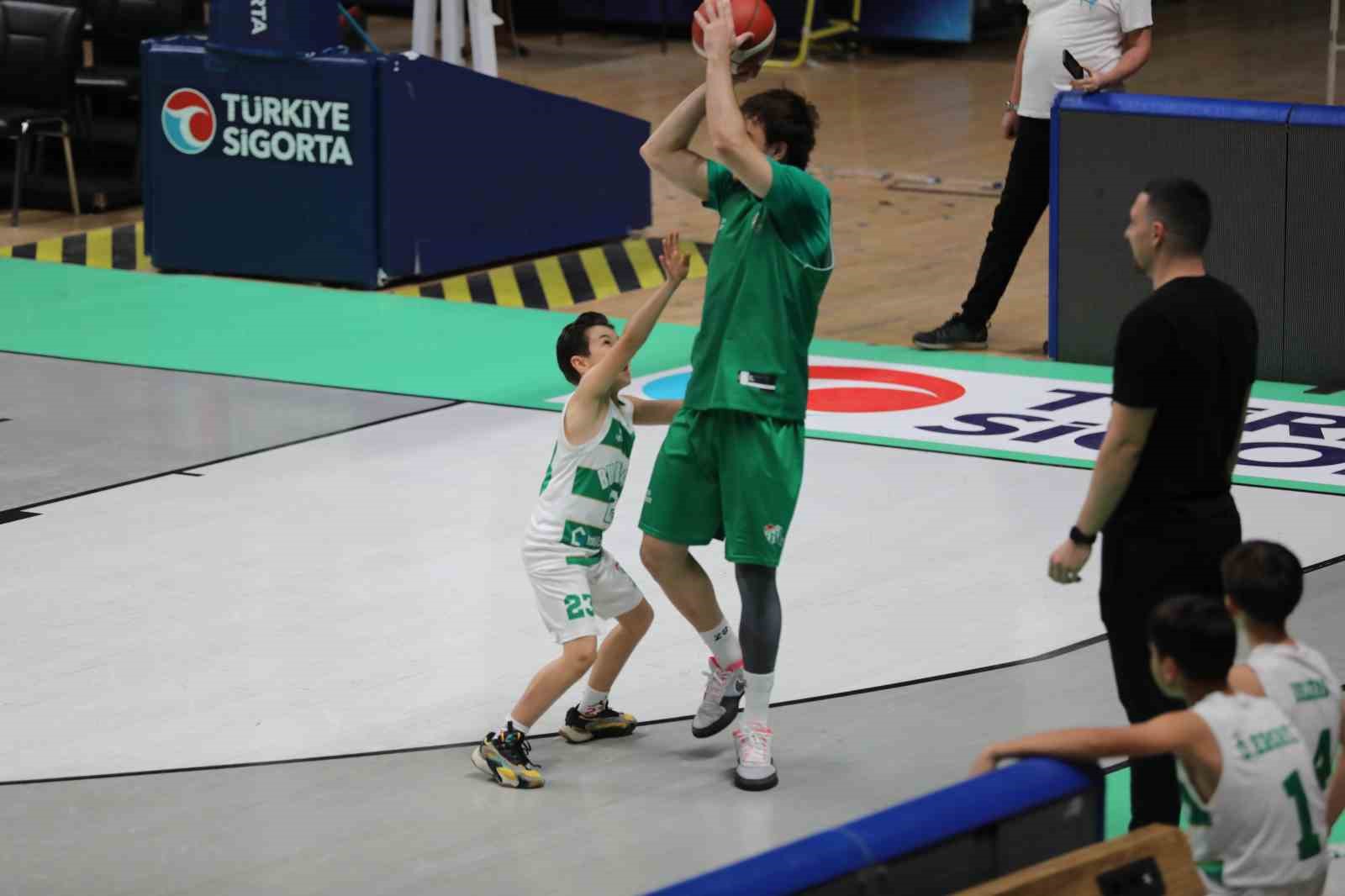 Bursaspor Basketbol Takımı’nı 1.20’lik minikler terletti
