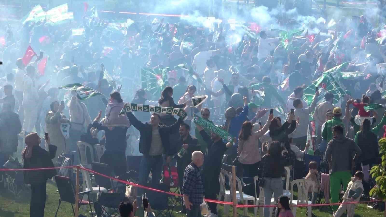 Bursaspor şampiyonluğunu böyle karşıladı
