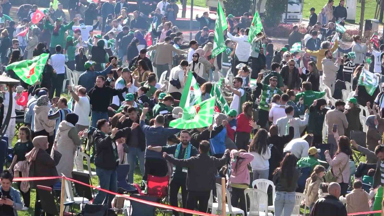 Bursaspor şampiyonluğunu böyle karşıladı
