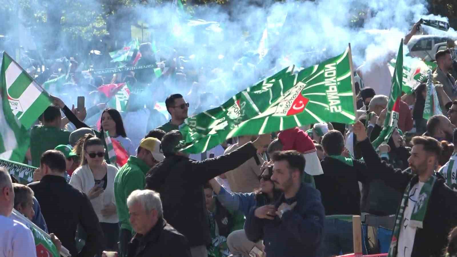Bursaspor şampiyonluğunu böyle karşıladı
